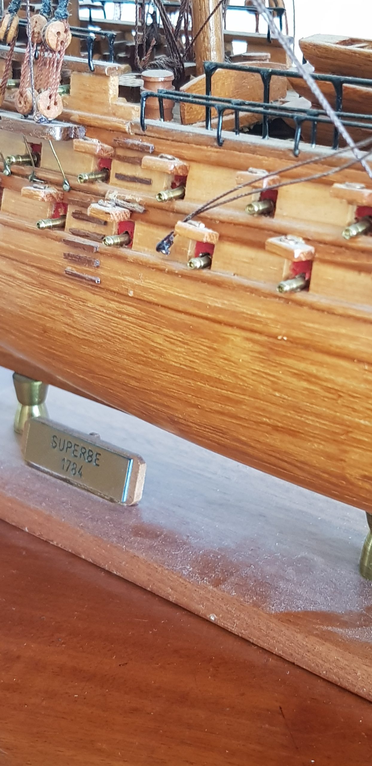 Dépoussiérage maquette fragile AVANT